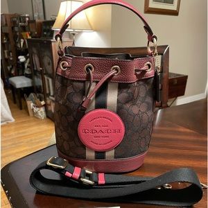 Coach Signature Jacquard Dempsey Bucket Bag, Brown Strawberry Haze